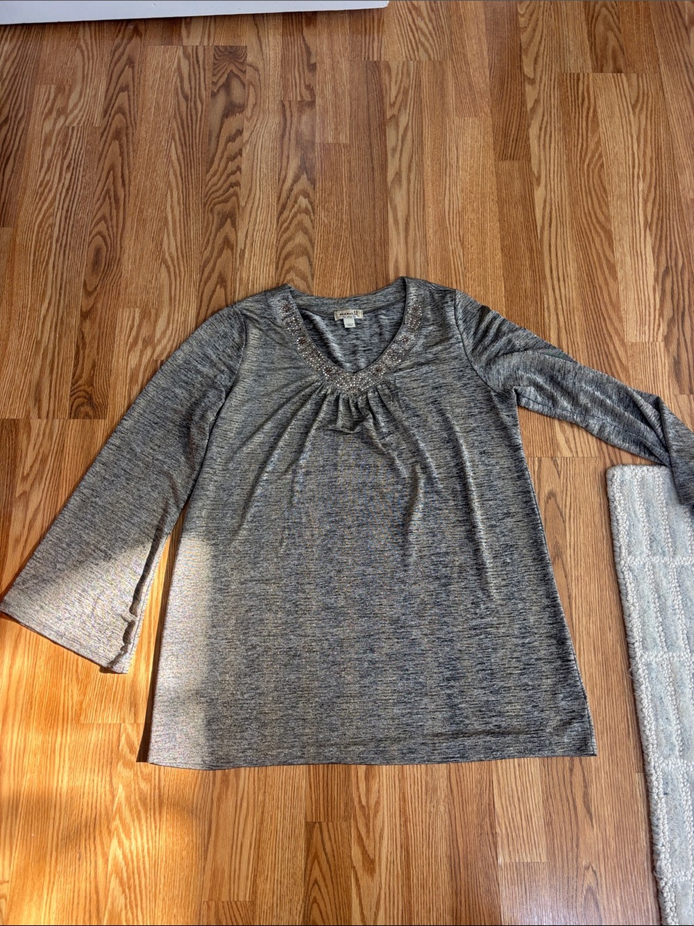 ONE WORLD Heathered Gray and Gold V-Neck Long Sleeve Tunic
